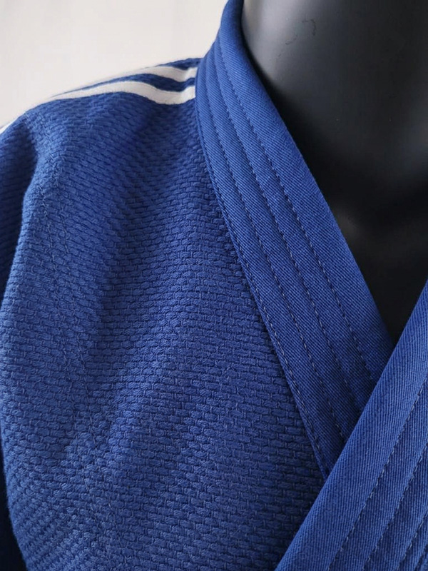 Judogi Adidas IJF J730 Champion III Slim Fit blu strisce bianche