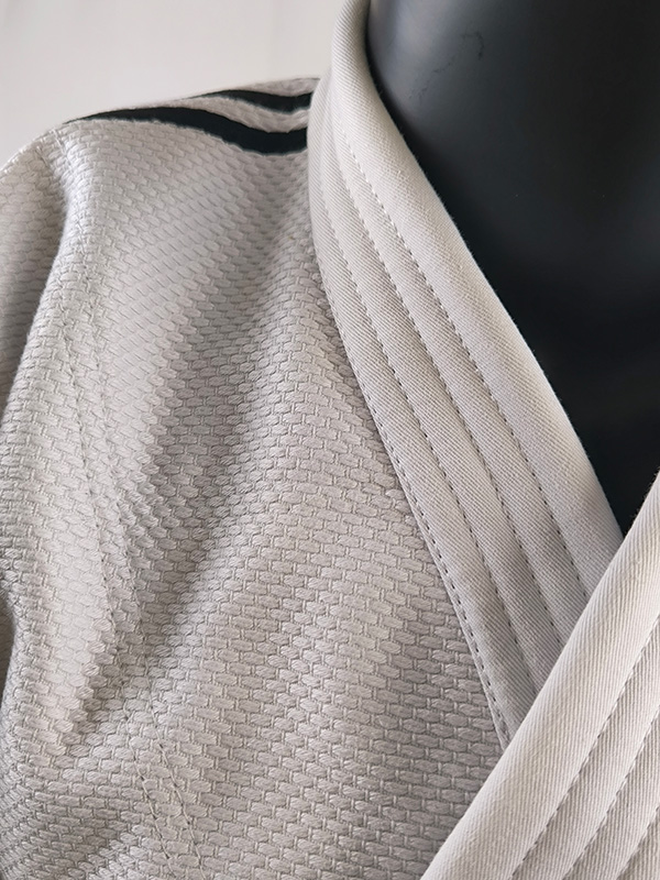 Judogi Adidas IJF J730 Champion III slim fit Bianco con strisce nere